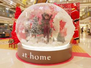 at.home最萌聖誕傢俬祭登陸HomeSquare;聖誕活動2025;大型水晶球;聖誕打卡位;商場活動;傢俬展銷優惠