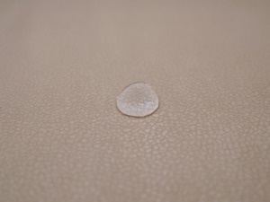 at.home寵物布梳化、防抓布梳化、貓抓布梳化優點與功能，面料耐用、耐磨、防潑水，污漬亦容易打理，不易黏寵物毛。寵物梳化推介與介紹。at.home為寵物布梳化專家